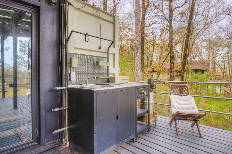 Exterior details and patio area of a home in , Huntsville (Image 19).