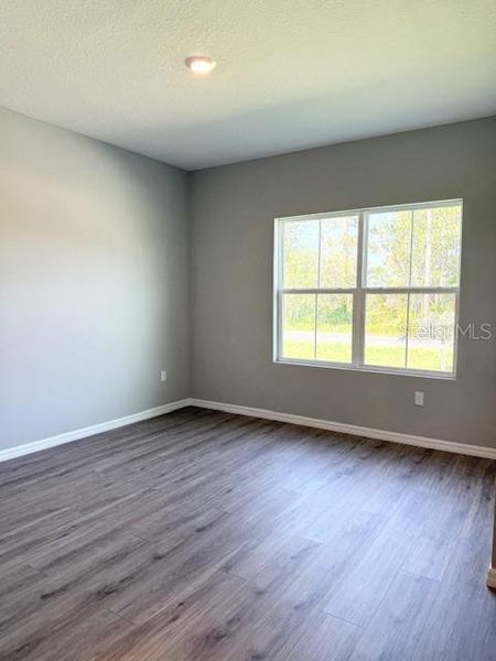 Spacious, unfurnished interior of a new home in , Sebring (Image 15).
