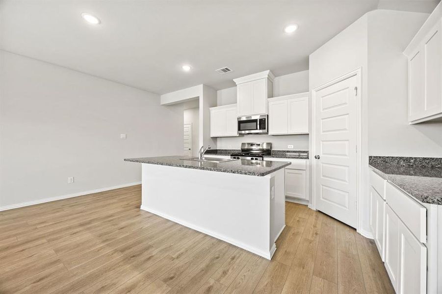 17-web-or-mls-556-ridgewood-dr