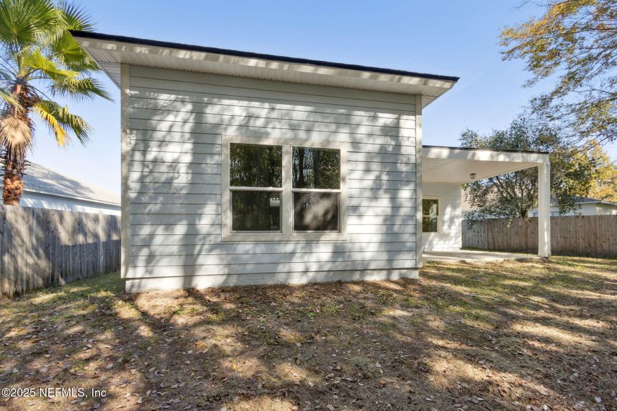 Exterior details and patio area of a home in , Middleburg (Image 28).