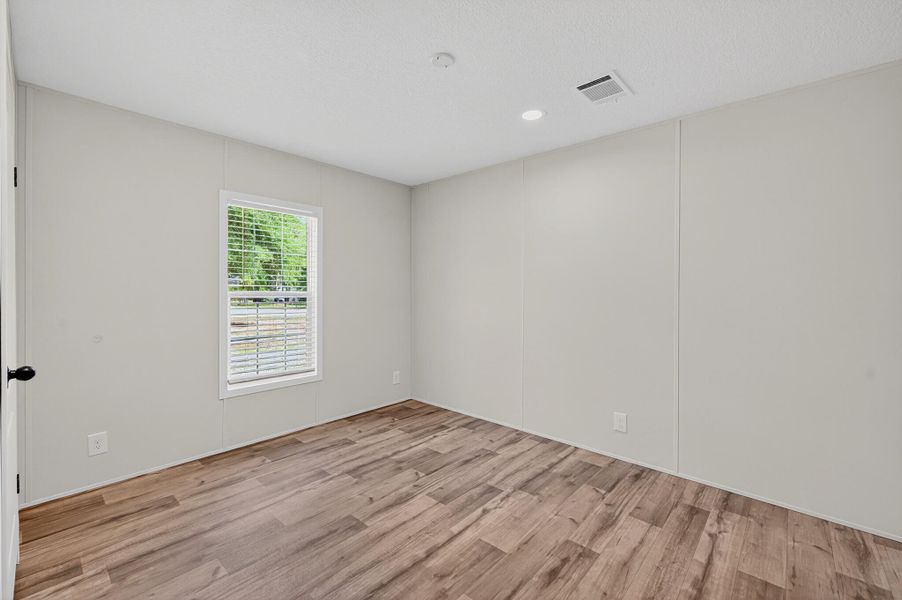 Spacious, unfurnished interior of a new home in , Walterboro (Image 21).