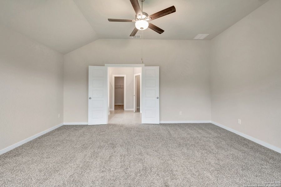 Spacious, unfurnished interior of a new home in Winding Brook, San Antonio (Image 24).