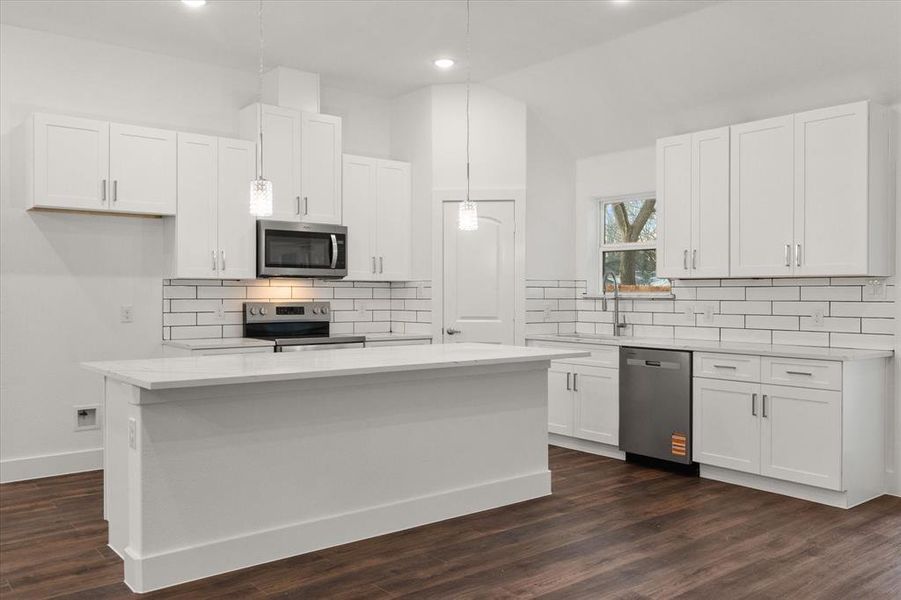 Furnished interior view inside a new home in , Kerens (Image 15).