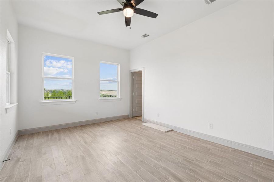 Spacious, unfurnished interior of a new home in Hills of Lake Country, Fort Worth (Image 31).