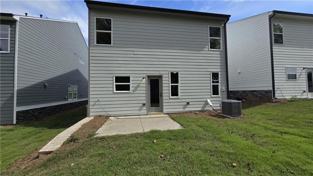 Exterior details and patio area of a home in Enclave at Dawson Forest, Dawsonville (Image 2).