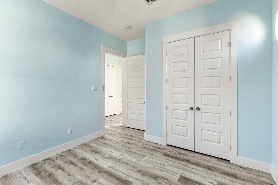 Spacious, unfurnished interior of a new home in , Galveston (Image 25).