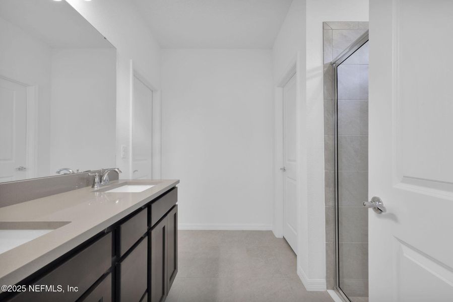 Furnished interior view inside a new home in Hyland Trail, Green Cove Springs (Image 3).