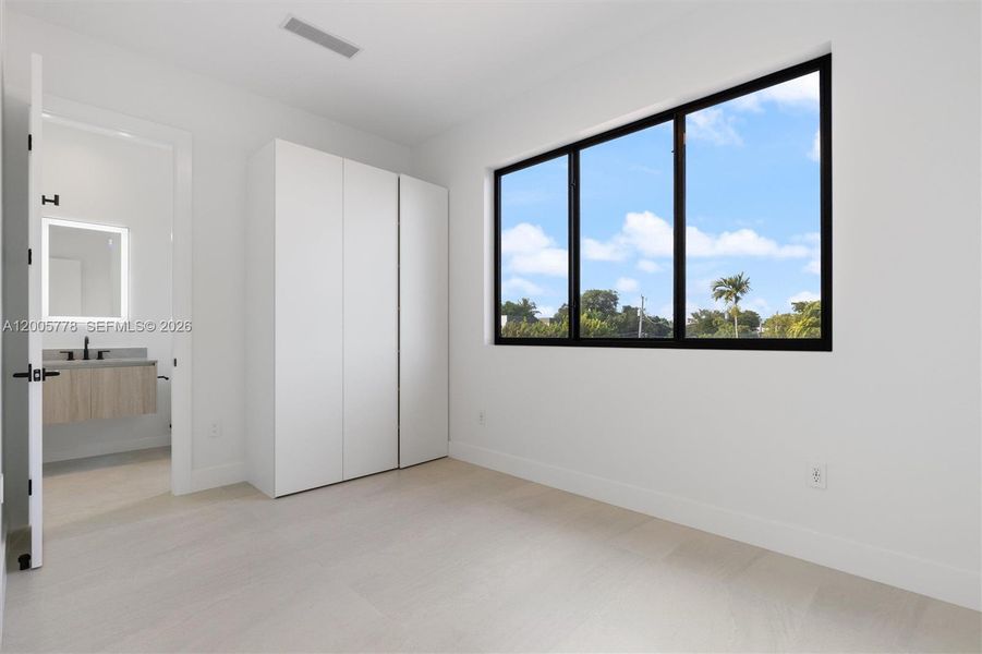 Spacious, unfurnished interior of a new home in , Miami (Image 20).