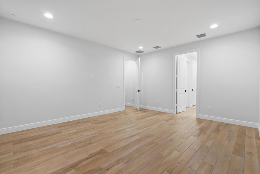 Spacious, unfurnished interior of a new home in , Vero Beach (Image 19).