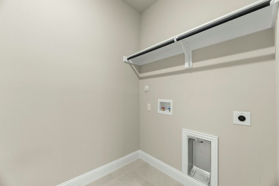 Representative unfurnished interior of a home built from the Bluebonnet by Kindred Homes in Dominion Park, Waxahachie (Image 14).