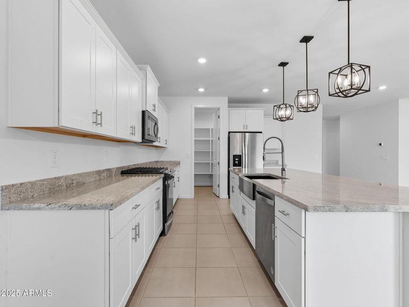 15-web-or-mls-Bee-15 15-web-or-mls-Bee-15