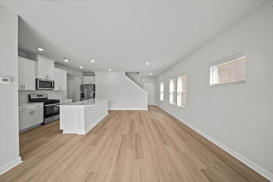 Spacious, unfurnished interior of a new home in Village at White Pine, Pendleton (Image 15).