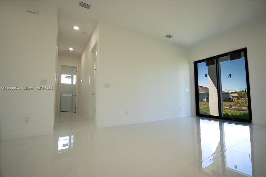 Spacious, unfurnished interior of a new home in , Lehigh Acres (Image 21).