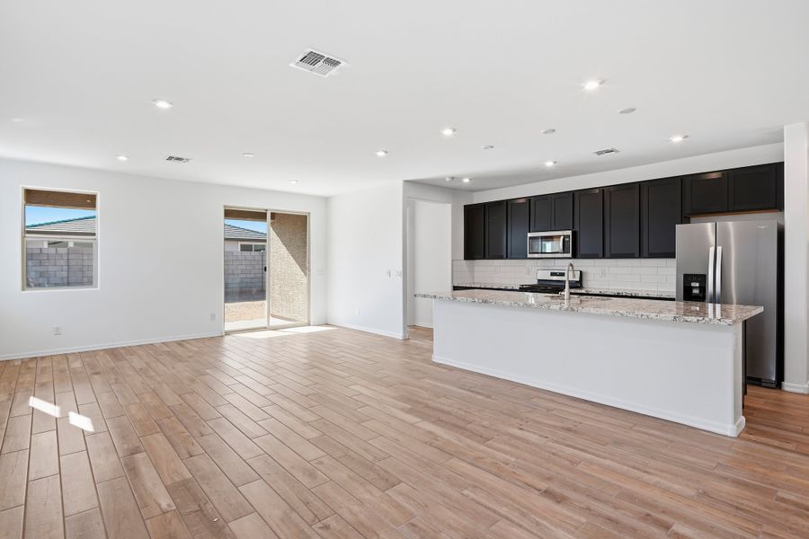 Spacious, unfurnished interior of a new home in Marbella at Windrose, Waddell (Image 23). Spacious, unfurnished interior of a new home in Marbella at Windrose, Waddell (Image 23).