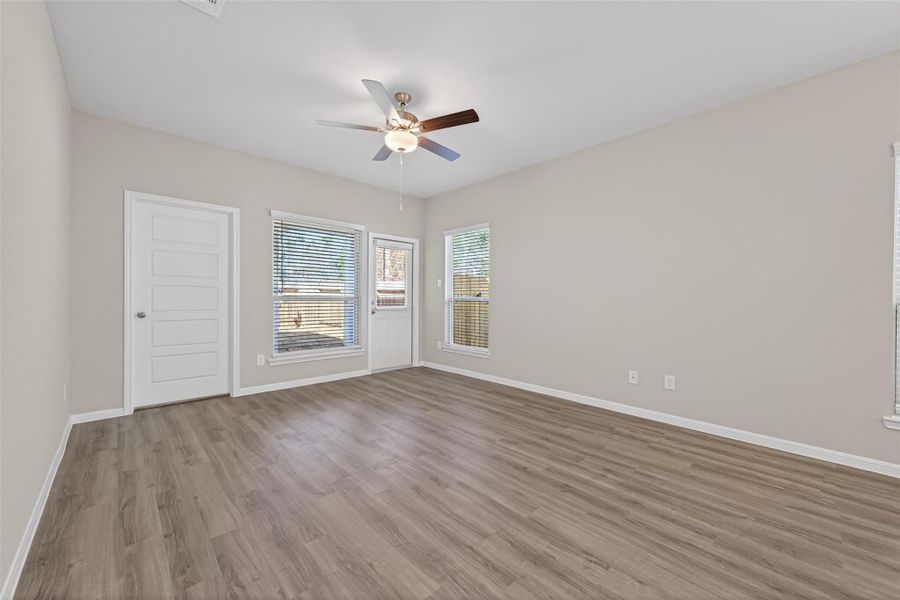 Spacious, unfurnished interior of a new home in Woodland Lakes, Houston (Image 16).