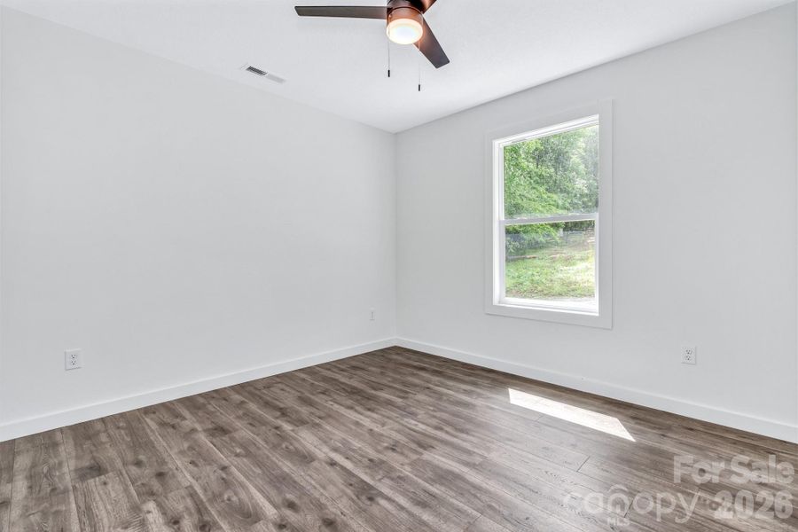 Spacious, unfurnished interior of a new home in , Marion (Image 26).