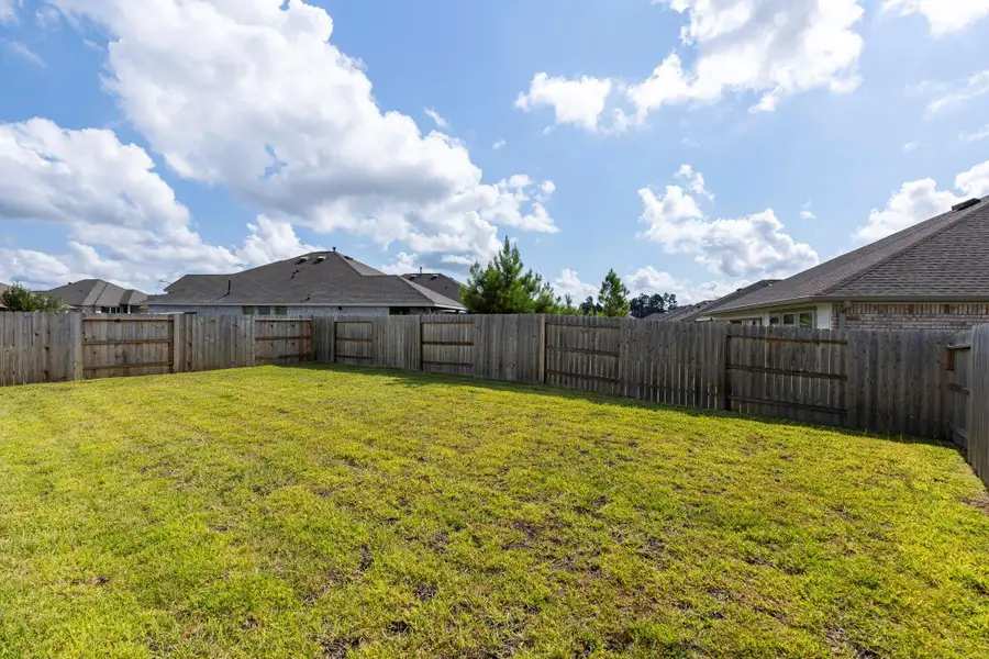 Exterior details and patio area of a home in Ladera Creek, Conroe (Image 7).