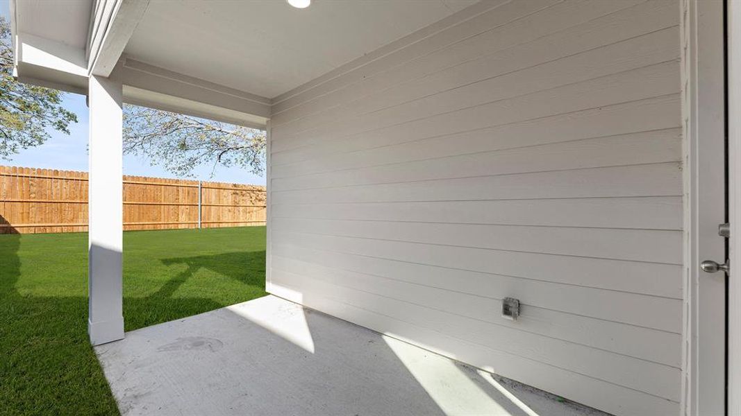 25. 1624 Edgeway - Patio