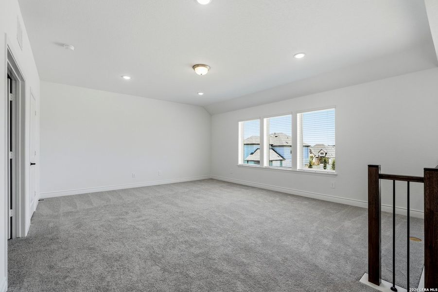 Spacious, unfurnished interior of a new home in Bison Ridge, San Antonio (Image 20).
