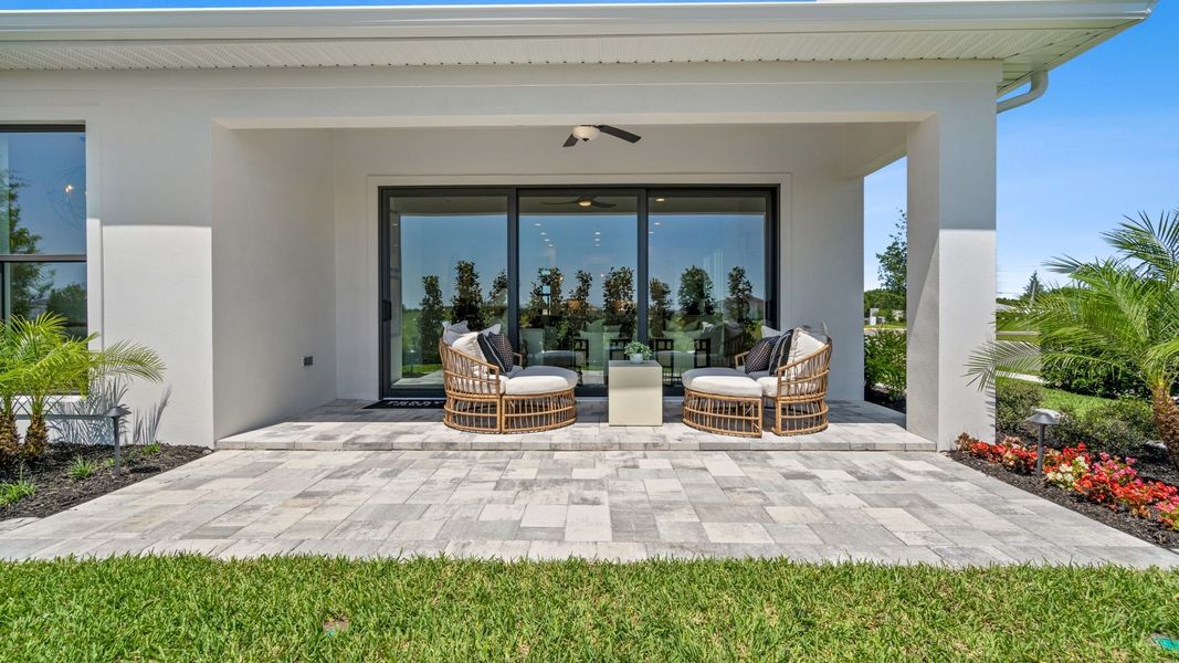 Representative furnished interior of a home built from the 2517F by Perry Homes in Mandarin Grove, Palmetto (Image 24).