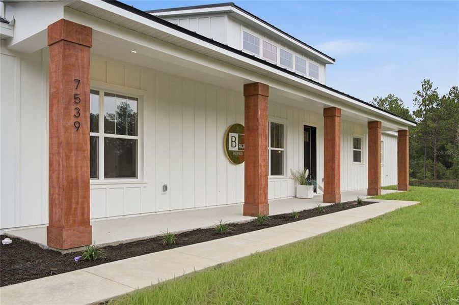 Exterior details and patio area of a home in , Dunnellon (Image 2). Exterior details and patio area of a home in , Dunnellon (Image 2).