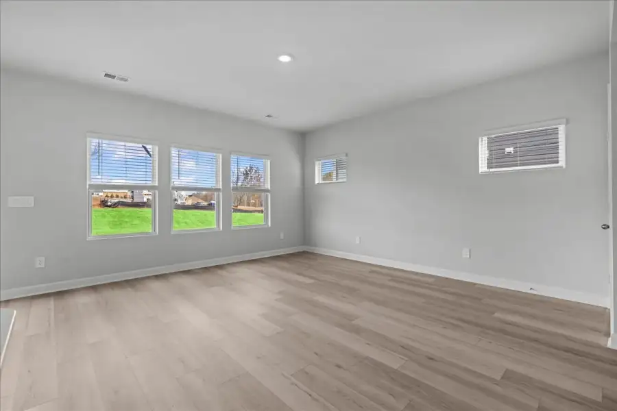 Spacious, unfurnished interior of a new home in Creek Ridge - Heritage Collection, Spartanburg (Image 13).