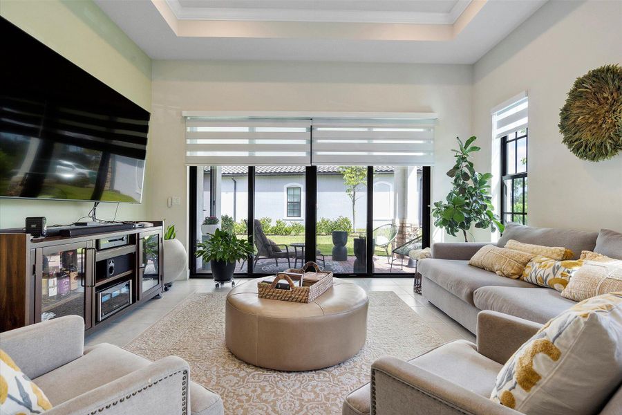 11-8318 W Blue Spring Dr_011