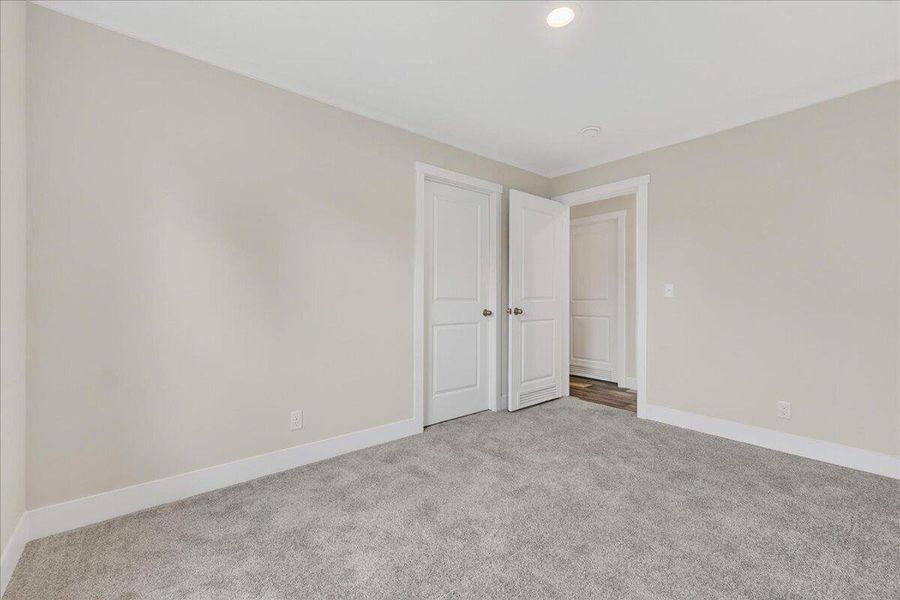 Spacious, unfurnished interior of a new home in , Walterboro (Image 35).