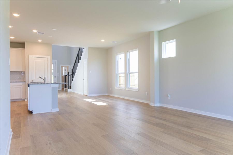 Spacious, unfurnished interior of a new home in La Segarra 40', Brookshire (Image 16).