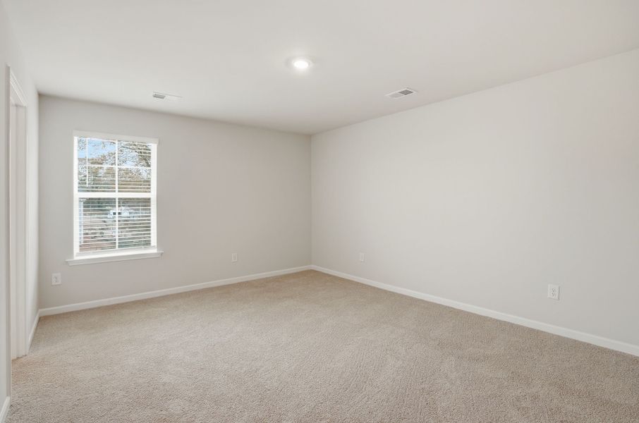 Representative unfurnished interior of a home built from the Beechwood by McGuinn Homes in South Welcome, Greenville (Image 31).