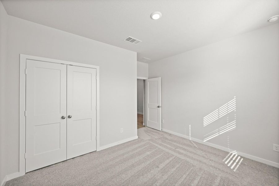 Spacious, unfurnished interior of a new home in Sunterra, Katy (Image 15).