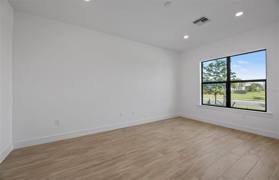 Spacious, unfurnished interior of a new home in , Bradenton (Image 22).