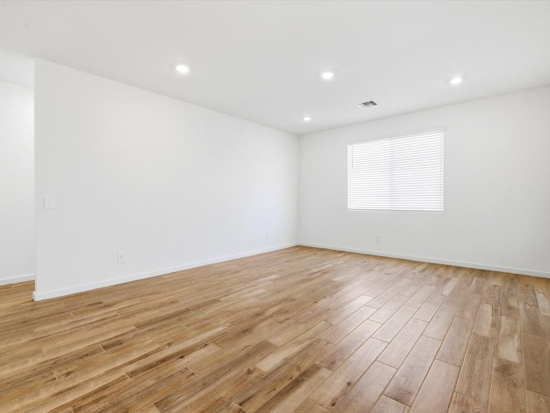 Spacious, unfurnished interior of a new home in Mesquite Mountain Ranch at Frontera, Surprise (Image 12).