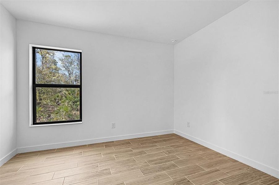 Spacious, unfurnished interior of a new home in Port Charlotte, North Port (Image 17).