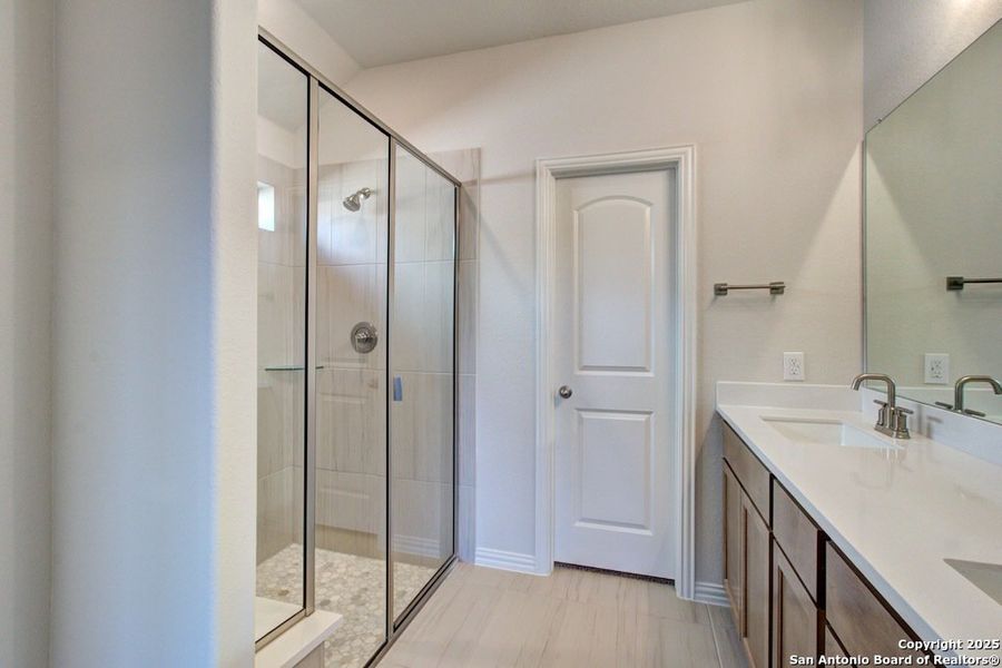 Furnished interior view inside a new home in Meyer Ranch - Enclave, New Braunfels (Image 5).