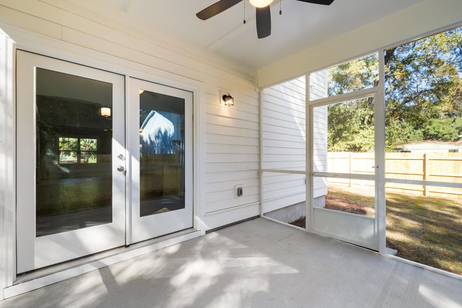 Exterior details and patio area of a home in , Johns Island (Image 3).