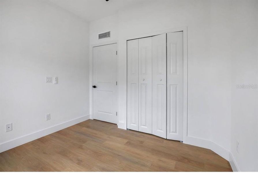 Spacious, unfurnished interior of a new home in , Sanford (Image 17).