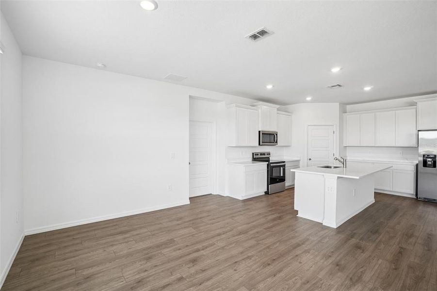 Spacious, unfurnished interior of a new home in Hawthorne Ranch, Lakeland (Image 13).