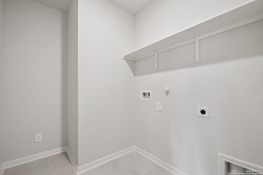 Spacious, unfurnished interior of a new home in Arcadia Ridge - Premier Series, San Antonio (Image 14). Spacious, unfurnished interior of a new home in Arcadia Ridge - Premier Series, San Antonio (Image 14).