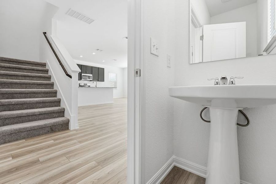 Spacious, unfurnished interior of a new home in Longview, Del Valle (Image 22).