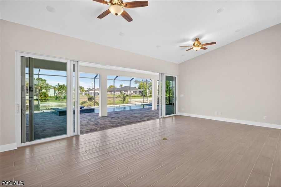 Spacious, unfurnished interior of a new home in Cape Coral, Cape Coral (Image 32).