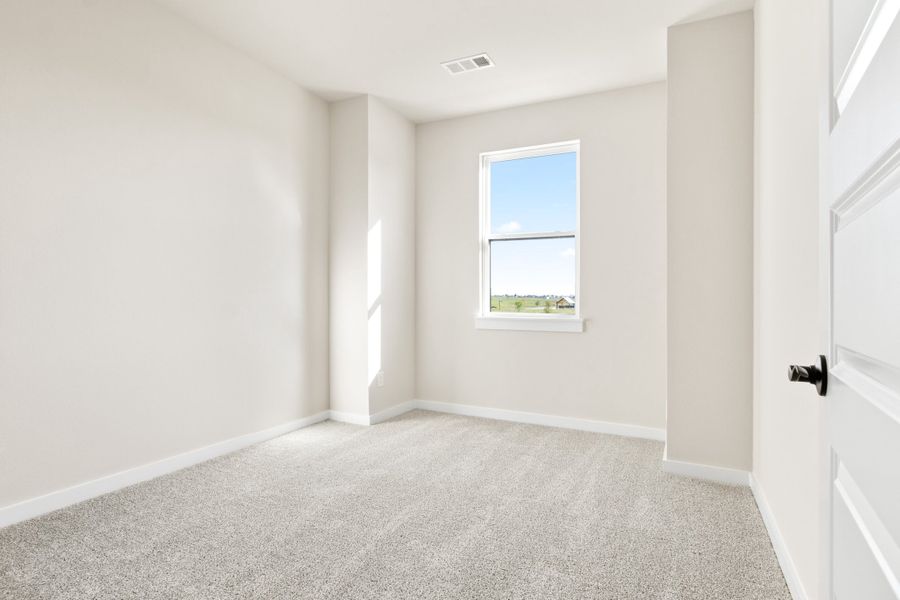 Spacious, unfurnished interior of a new home in Ten Mile Creek, Celina (Image 29).