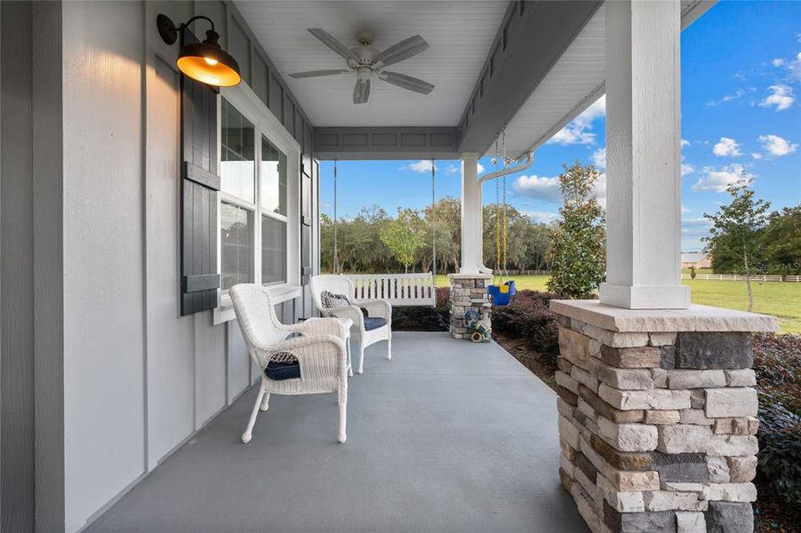 Furnished interior view inside a new home in , Dunnellon (Image 49).