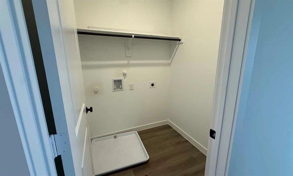 Spacious, unfurnished interior of a new home in Collin Creek, Plano (Image 13).