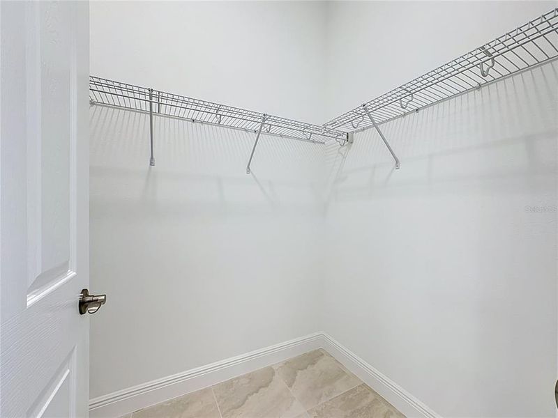 Spacious, unfurnished interior of a new home in Watercolor Place, Bradenton (Image 40).