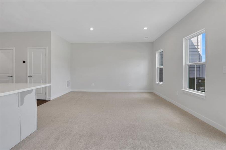 Spacious, unfurnished interior of a new home in Laurel Fields, Gainesville (Image 19).