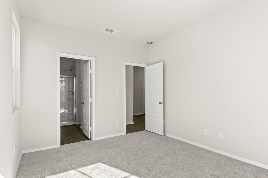 Spacious, unfurnished interior of a new home in Harvest Ridge, Elgin (Image 29).