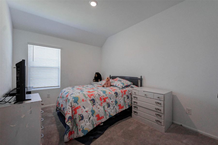 Amazing bedroom for the relatives that want to stay or the mess you want to hide! Amazing bedroom for the relatives that want to stay or the mess you want to hide!