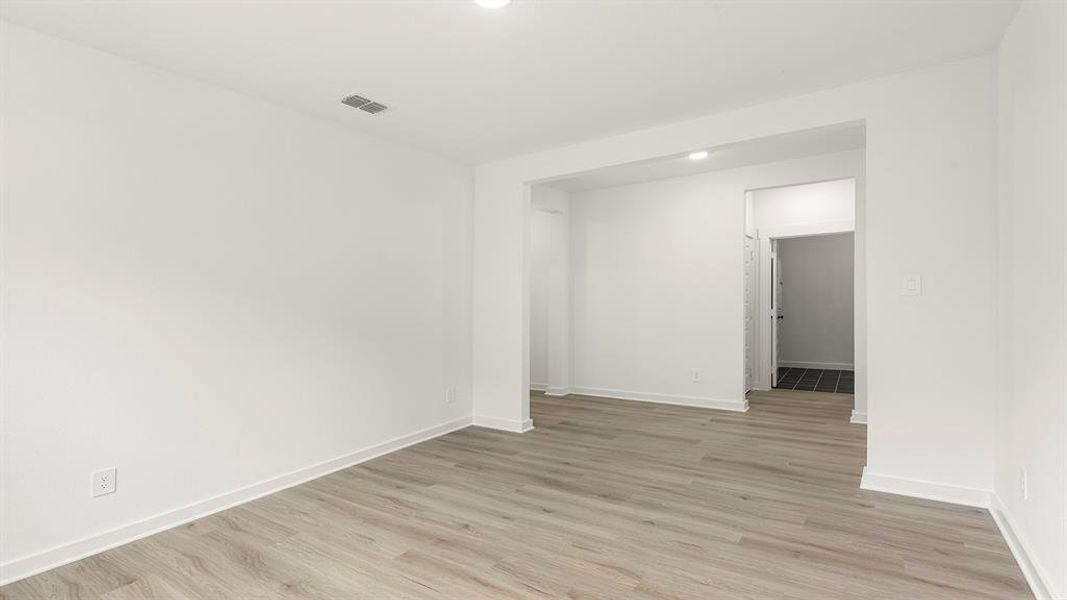 1520 Edgeway -  Flex