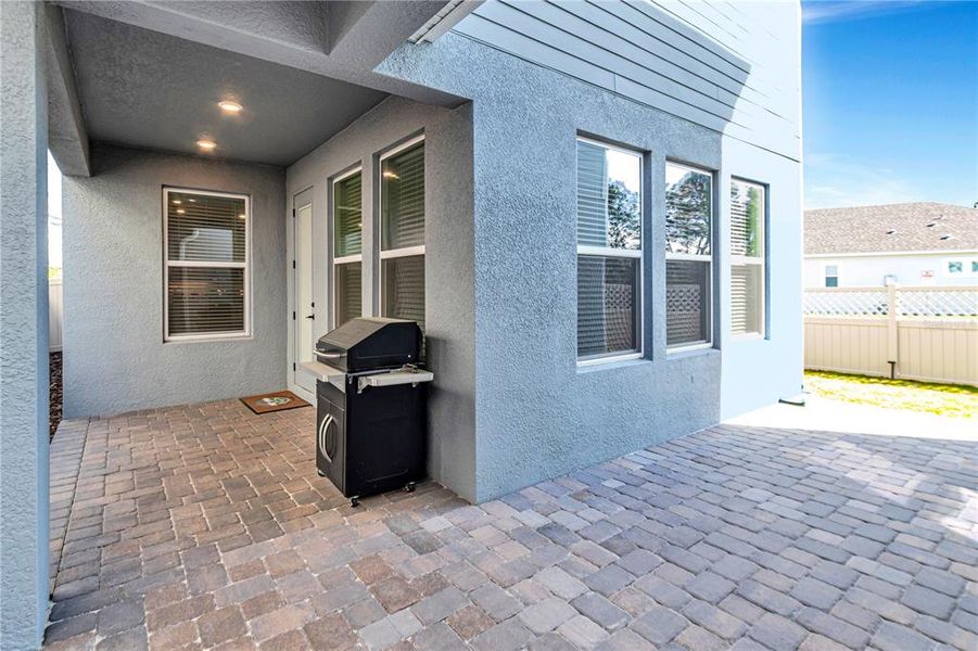 Exterior details and patio area of a home in , Winter Garden (Image 22).